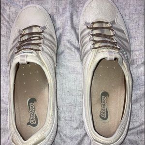 GUC Cream Color Skechers Shoes Size 10